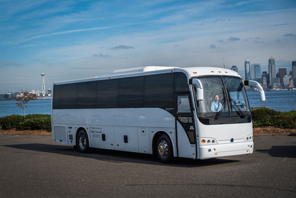 40 Passenger Executive Motorcoach Beeline Charter Buses and Tours